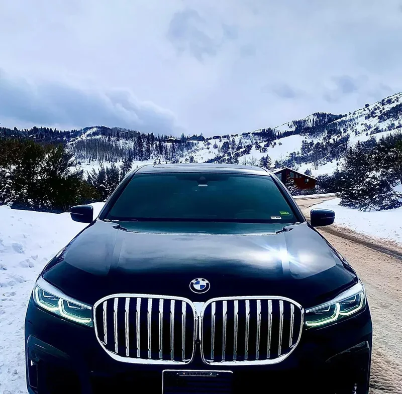 Luxury Transportation of Utah fleet and service moment 1