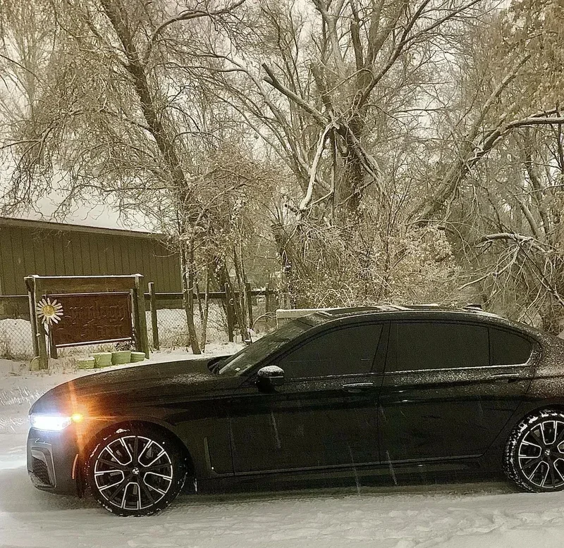 Luxury Transportation of Utah fleet and service moment 7